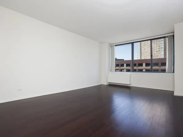 62-54 97th Place image 4 of 6