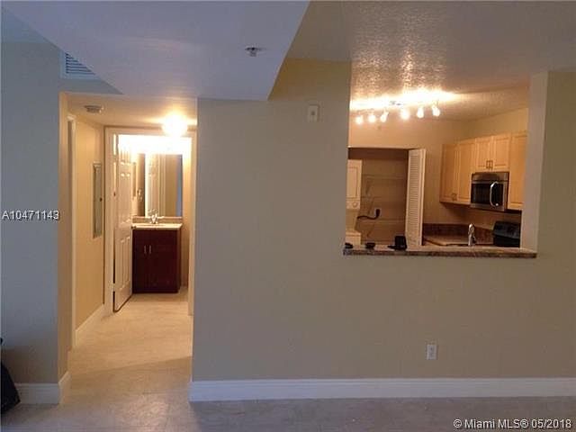 1st image of 609 E Sheridan St APT 207