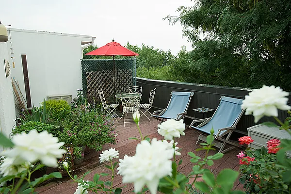 Sold by Brooklyn Real Inc | media 21