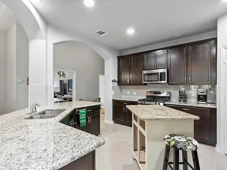 8045 Arezzo Dr — Photo 6