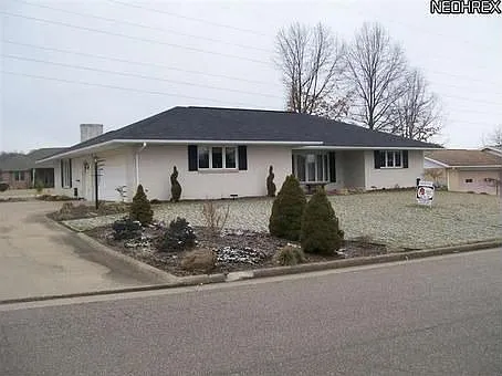 112 Dale Ave NW photo 1
