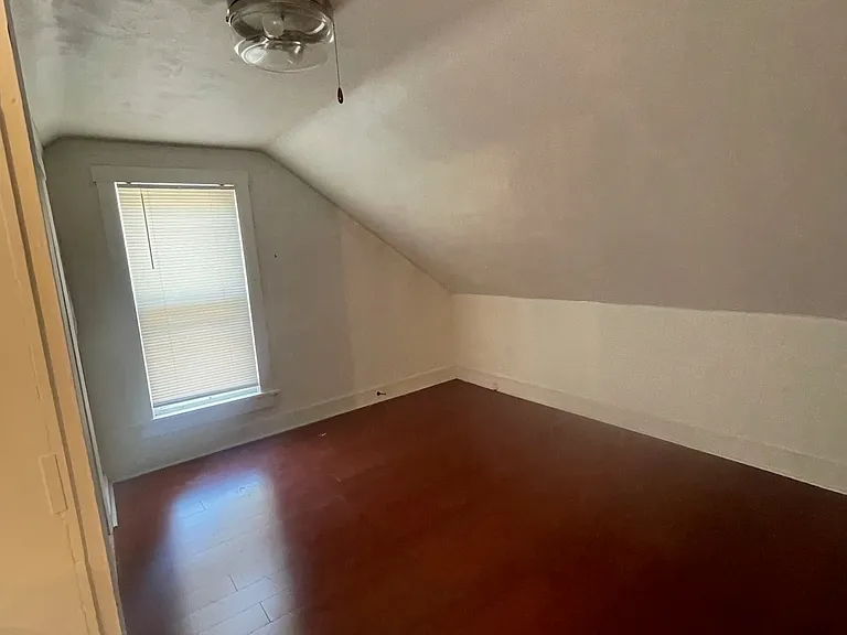 114 S College St — Photo 10