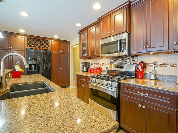 4th image of 7504 N Piccadilly Pl