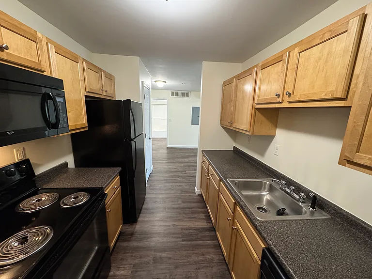 Redstone Apartments — Photo 36