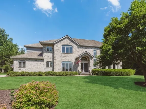 1551 Daybreak Dr, Libertyville, IL 60048