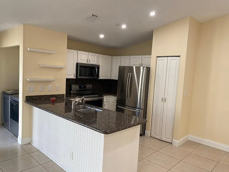 3090 S Oakland Forest Dr #1901 — Photo 4