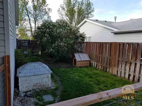 5th image of 916 Golden West Dr