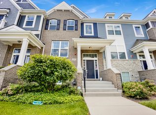 1951 Kingsley Cir, Northbrook, IL 60062