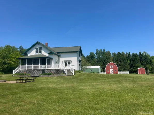 232 Winberg Rd, Skandia, MI 49885