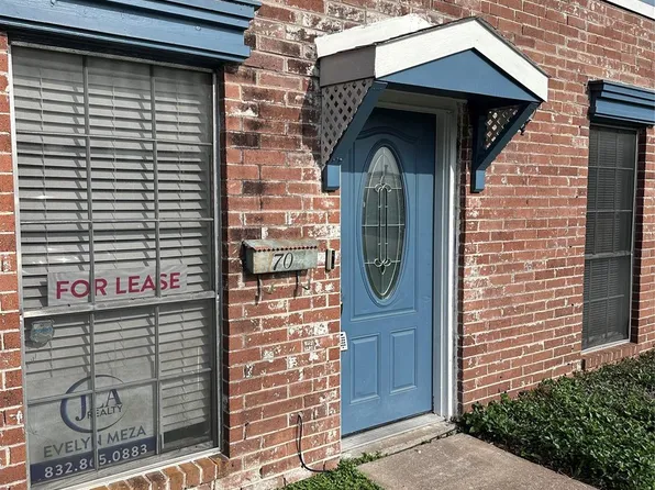 703 S 2nd St, La Porte, TX 77571
