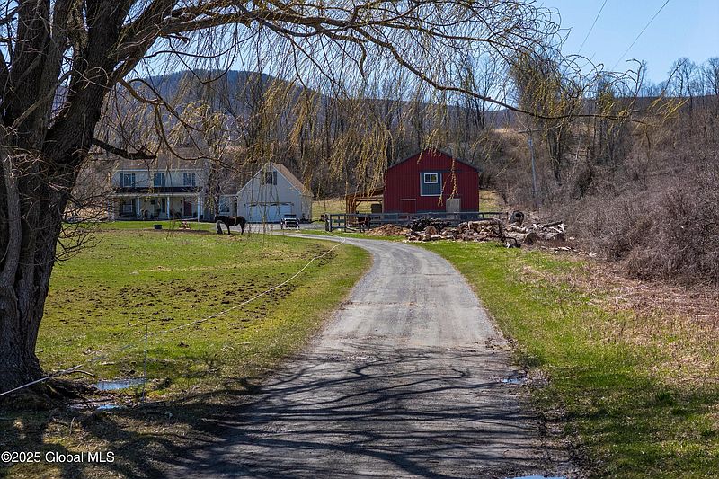 4th image of 308 Mill Road