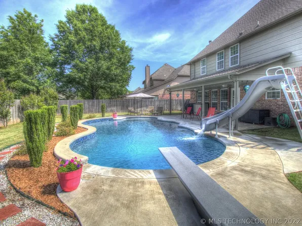 2422 S Redwood Pl, Broken Arrow, OK 74012