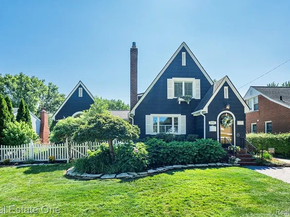 2731 Bamlet Rd, Royal Oak, MI 48073