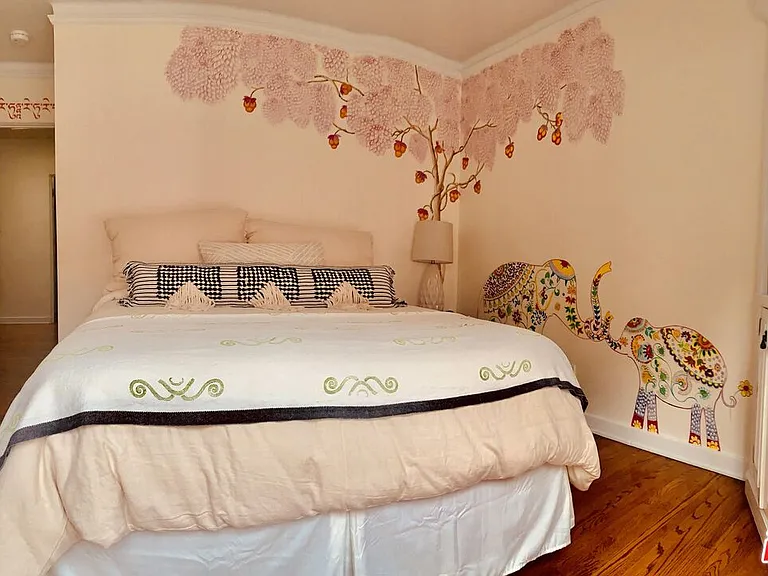 146 N La Peer Dr — Photo 12