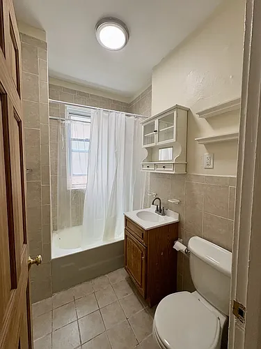 364 Riverway St Photo 1