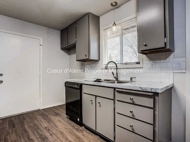 10230 N Hillview Dr — Photo 9