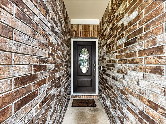 3rd image of 16648 Conner Creek Ln