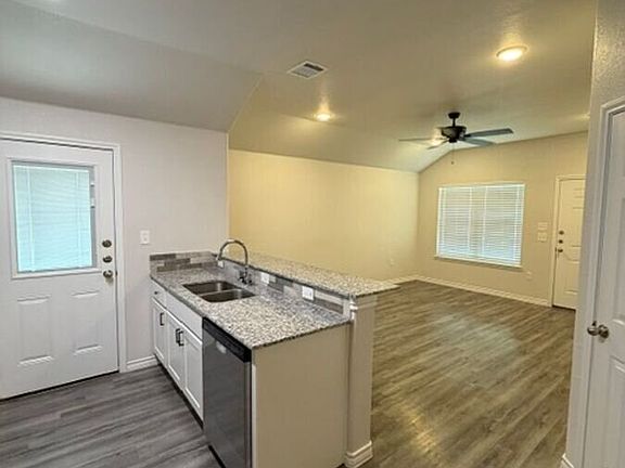 5th image of 110B Wind Ridge Dr