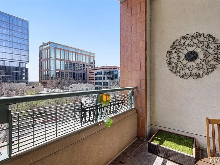 8025 Maryland Ave #2H — Photo 15