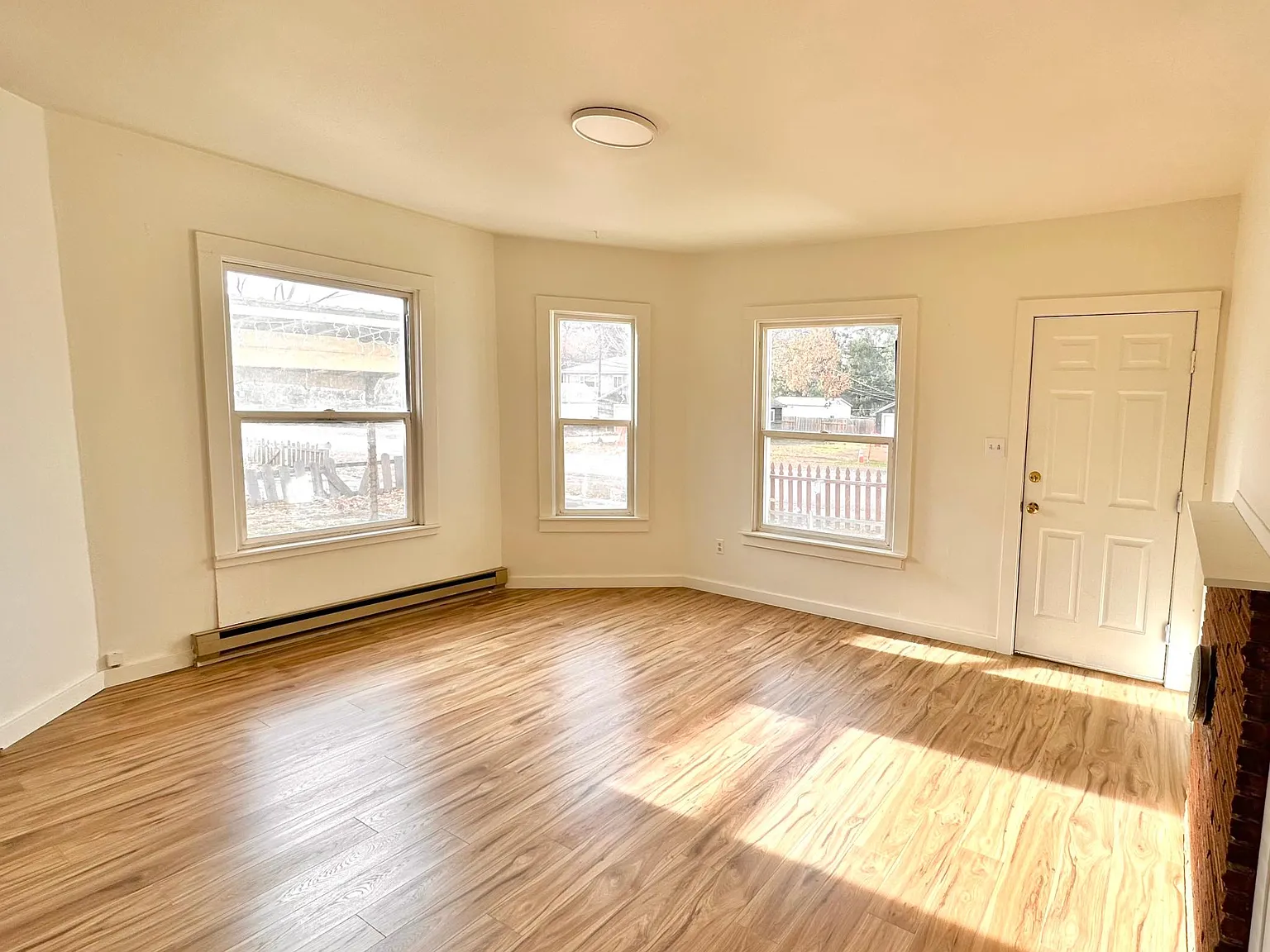 2 bed, 938 sqft, $1,650 — Photo 2