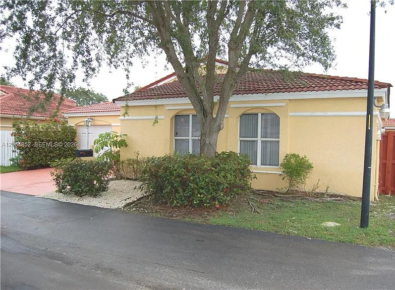 3 bed, 1350 sqft, $3,650 — Photo 2