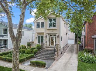 735 Bennaville Ave, Birmingham, MI 48009