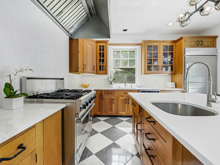 78 Franklin St — Photo 19