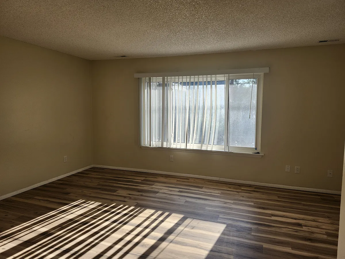 Building Photo - 815 E Ivinson Ave #4