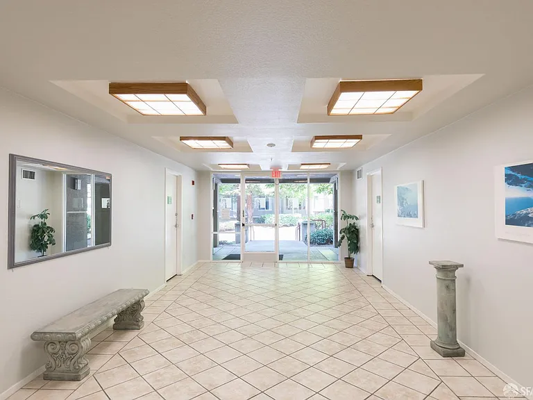 240 Caldecott Ln #108 — Photo 2