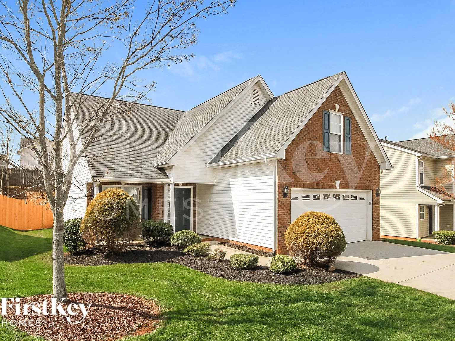 3 bed, 2.0 bath, 1962 sqft, $2,290 — Photo 2