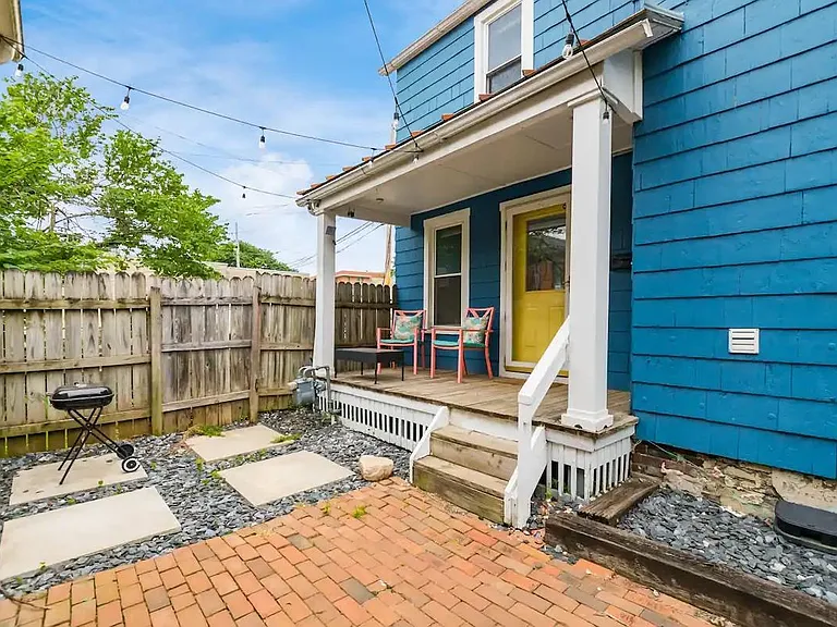 830 Kerr St — Photo 2