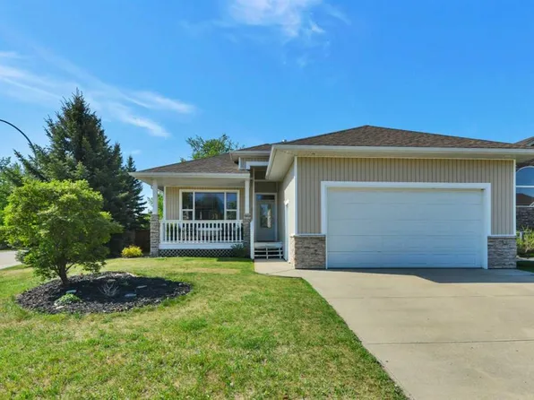 1 N Spruce Close, Lacombe, AB T4L 2L3