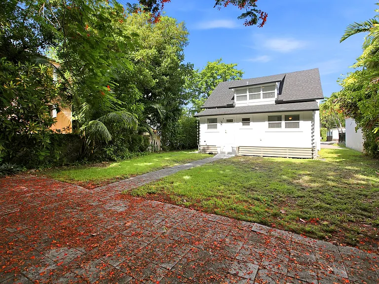 7121 SW 63rd Ave — Photo 30