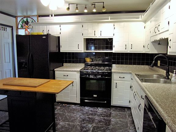 5th image of 912 Hollyberry Dr