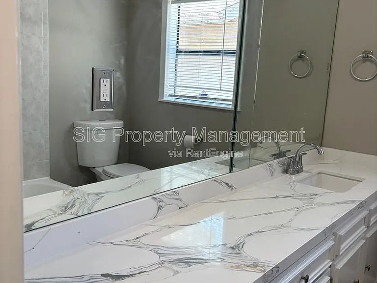 10822 Hartsook St #1 — Photo 14