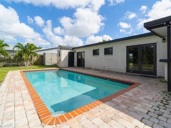 6961 Scott St, Hollywood, FL 33024