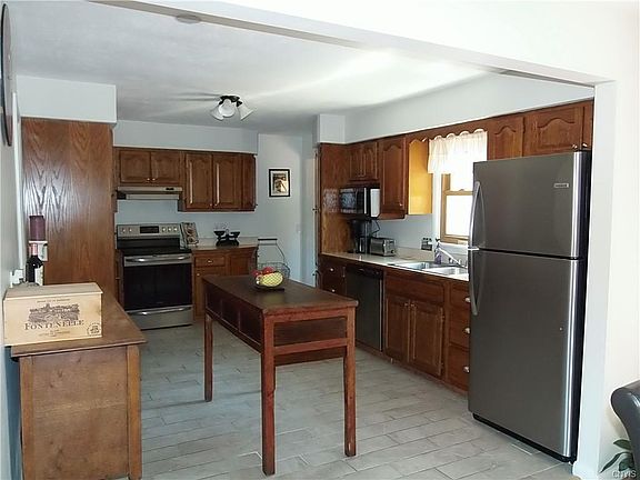 2nd image of 89 Bedford Dr