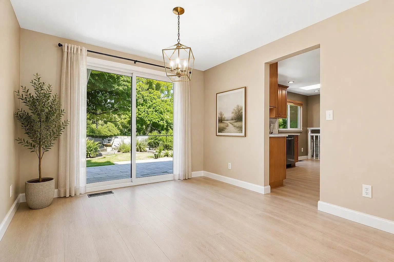 3 bed, 2.5 bath, 1890 sqft, $3,700 — Photo 3