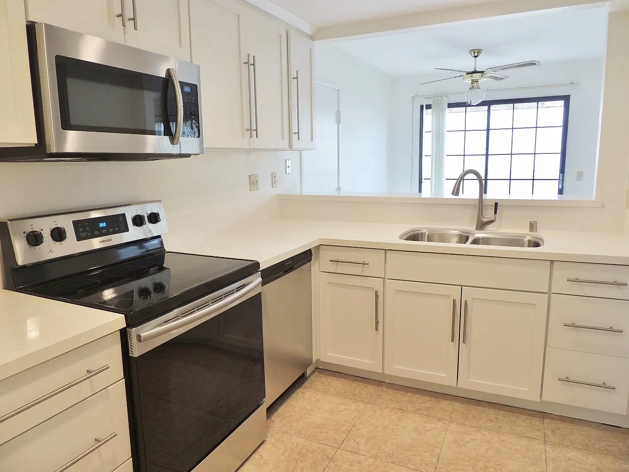2 bed, 1.5 bath, 908 sqft, $2,800 — Photo 1