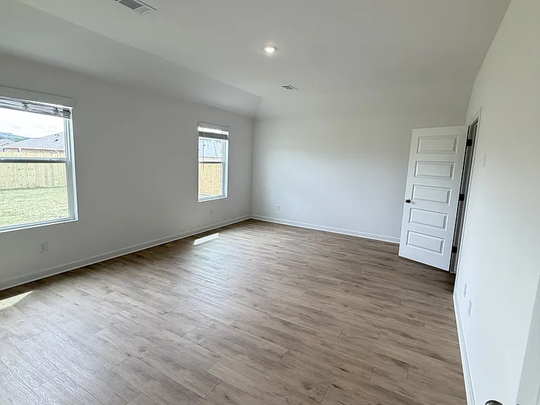 562 Arizona St — Photo 12