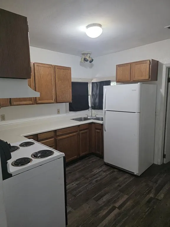 225 SE Grandview Ave — Photo 4