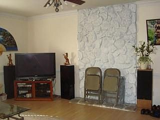 2nd image of 120 Vineyard Ct