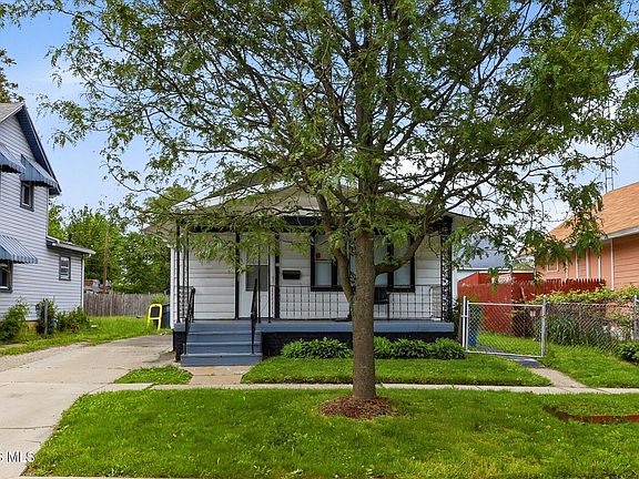 4th image of 1504 Upton Ave