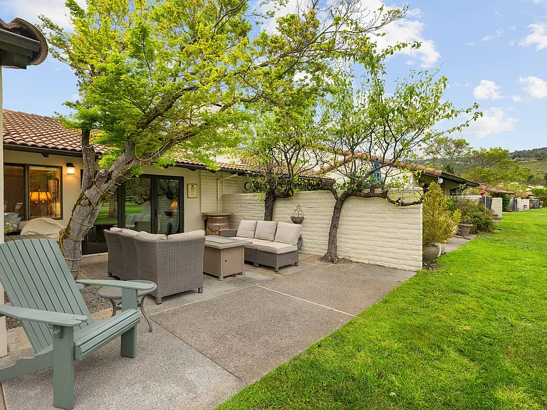 33 Fairway Dr — Photo 33