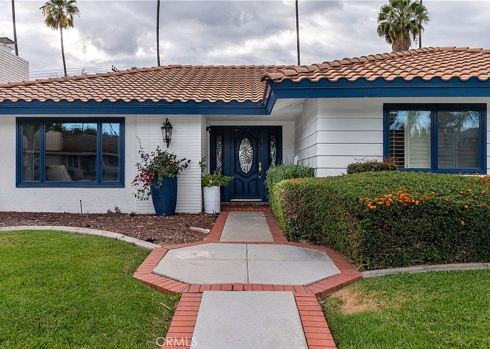 1st image of 4967 Chapala Dr