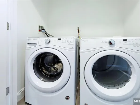 284 Knox Avenue image 10 of 12