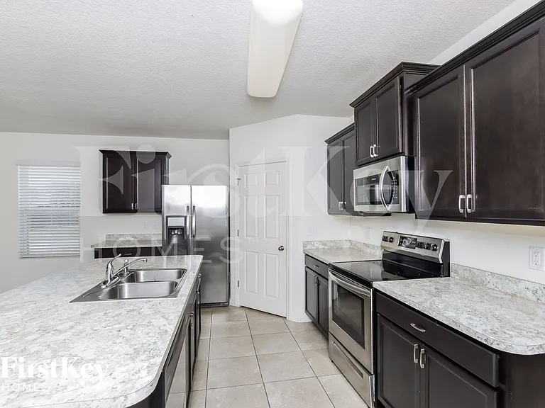 374 Sauders Rd SE — Photo 7