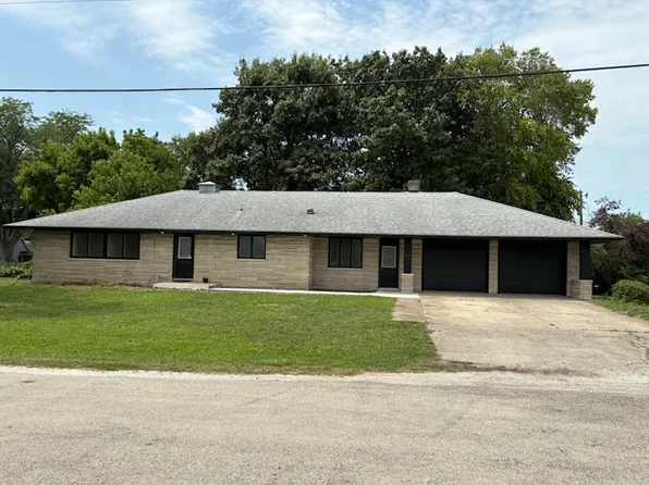 305 N 2nd St, Saint Joseph, IL 61873