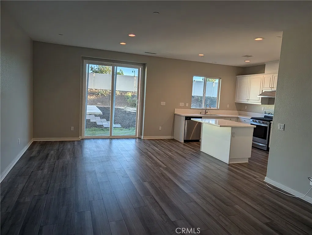 4 bed, 1580 sqft, $3,100 — Photo 2