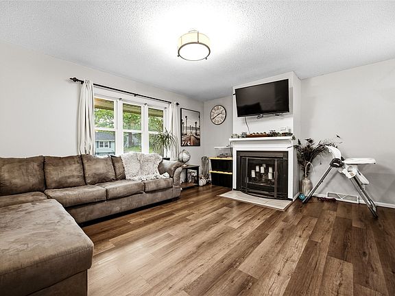3rd image of 164 Brentwood Dr NE